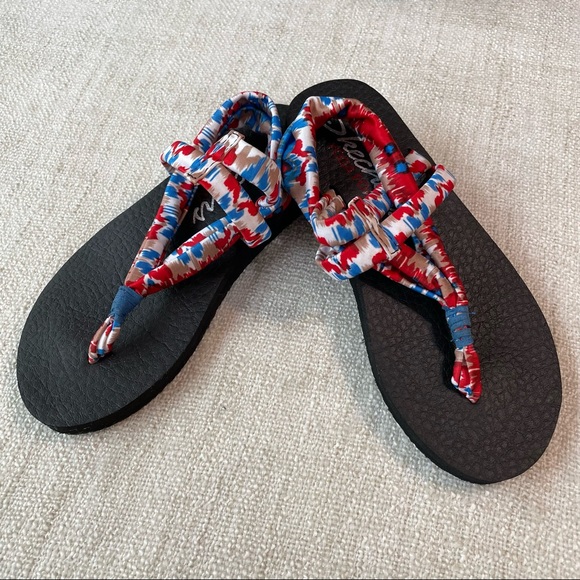 skechers womens yoga foam sandals